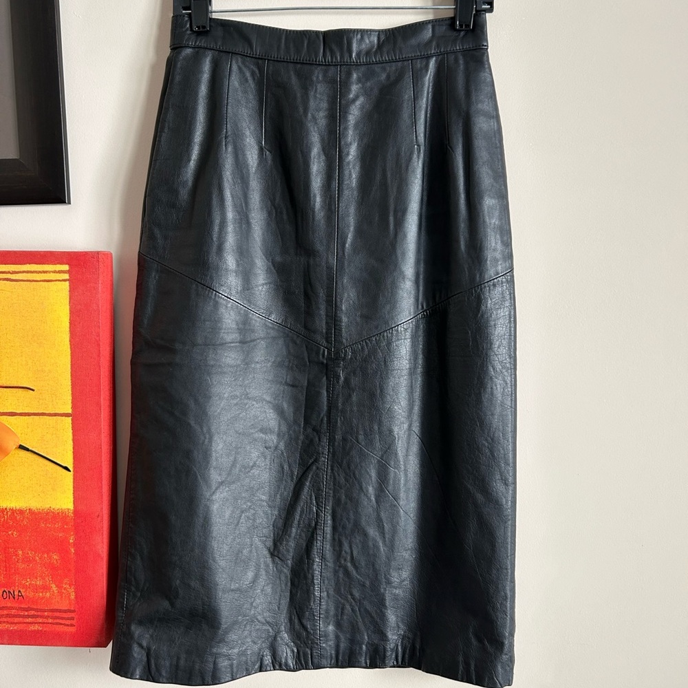 Chic Black Leather Pencil Skirt